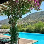 Not Availablevilla Con Piscina E Vista Mare *