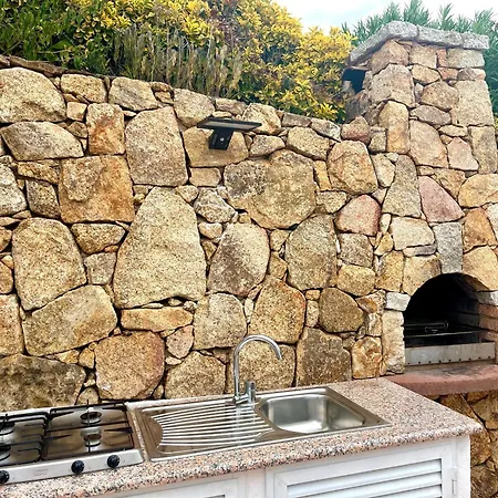 Con Piscina E Vista Mare