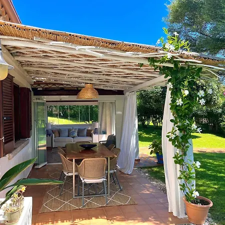 Con Piscina E Vista Mare *