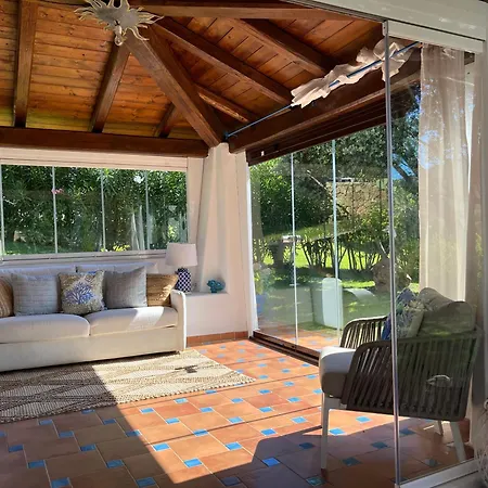 Con Piscina E Vista Mare