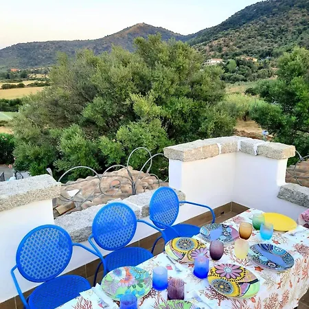 Con Piscina E Vista Mare